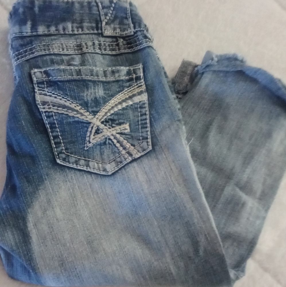 Super cute ladies Amethyst jean capris